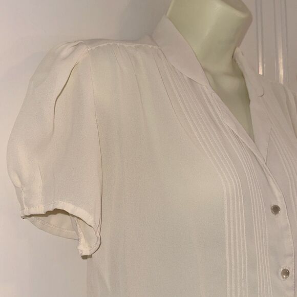Vtg 80s Jo Matthews cream semi sheer polyester short sleeve shirt with pleats - Picture 9 of 9